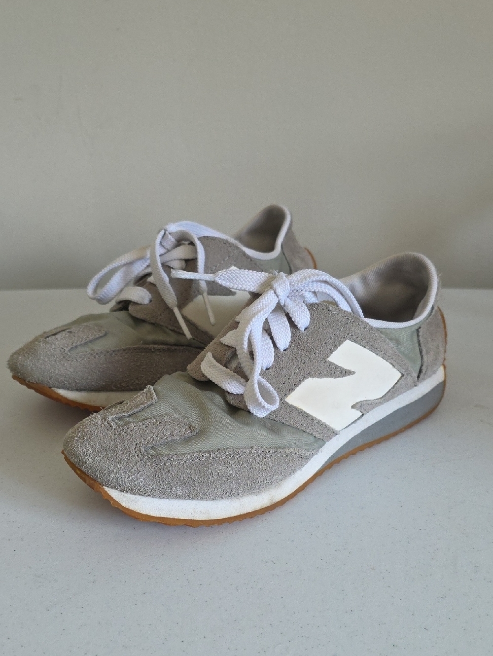 NEW BALANCE | Vintage Style U320 sneakers grey suede Sz 5